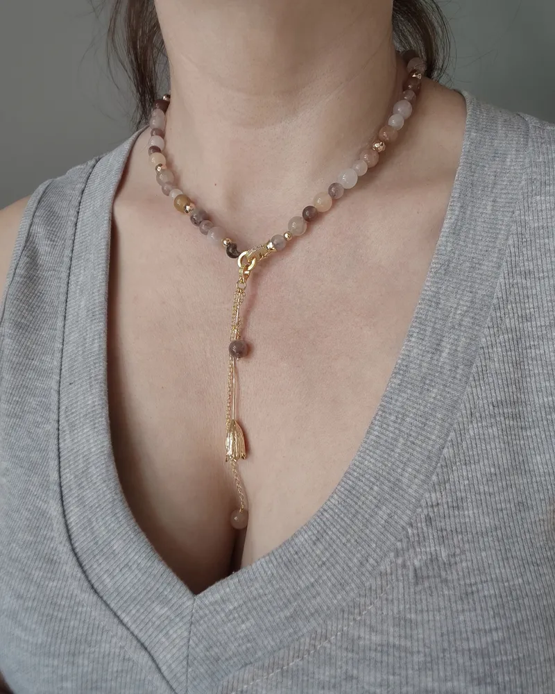 Naszyjnik z chalcedonu ze zdejmowaną zawieszką „Liliowy Tulipan” — 3