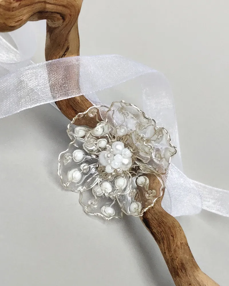 Wielofunkcyjny choker z kwiatem na wstążce „Eteryczny Cud” — 3
