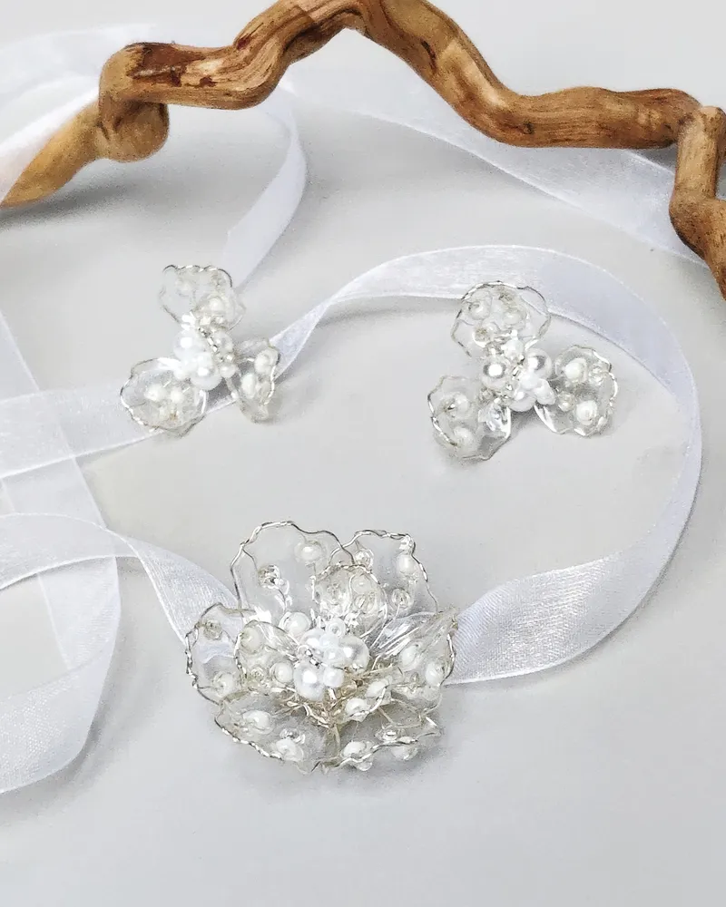 Wielofunkcyjny choker z kwiatem na wstążce „Eteryczny Cud” — 4