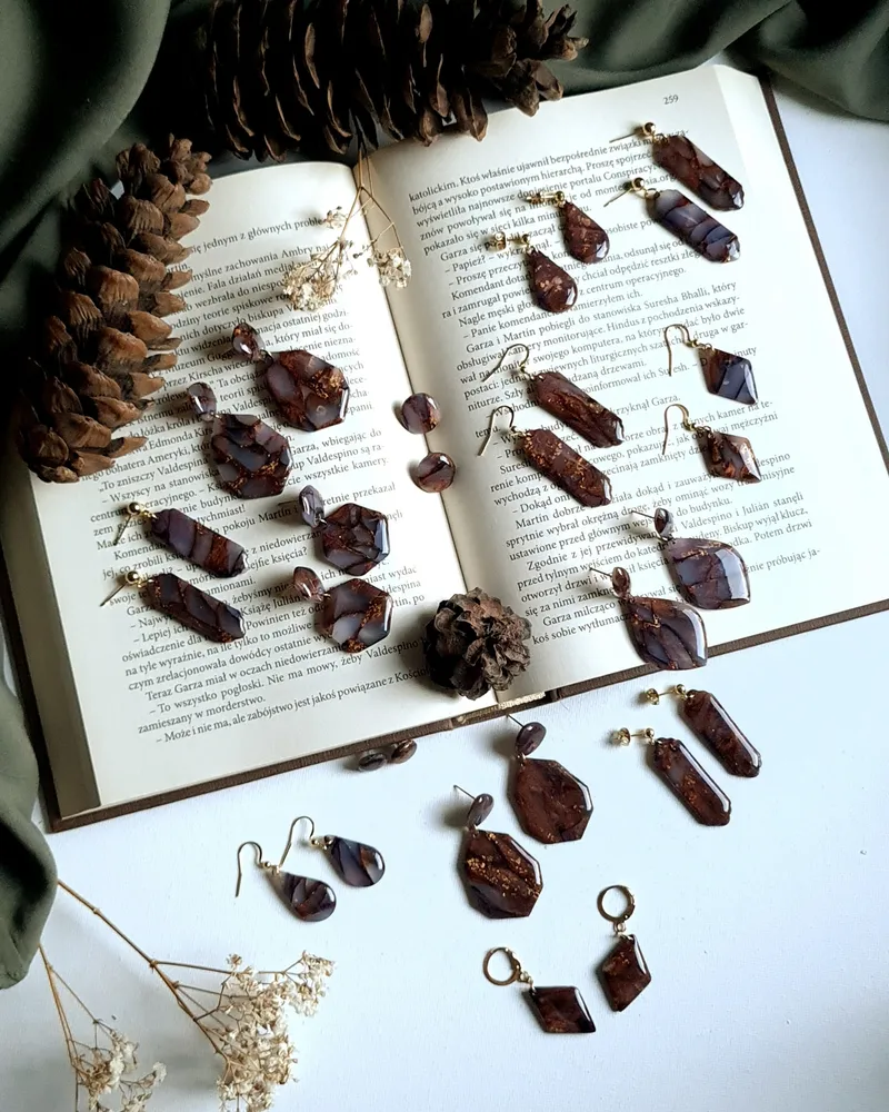 Brown Autumn Leaf Earrings - Stone Imitation — 18