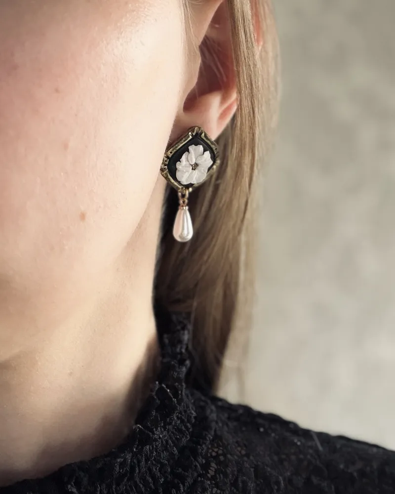 Gothic Earrings with White Flowers Elise — 2