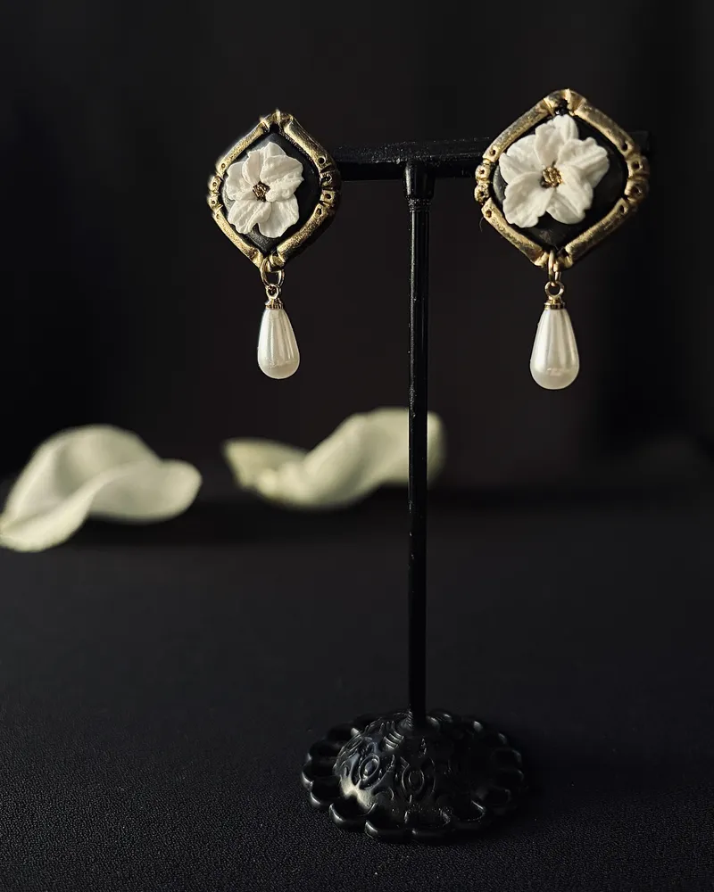 Gothic Earrings with White Flowers Elise — 4