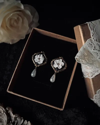 Gothic Earrings with White Flowers Elise — thumbnail 5