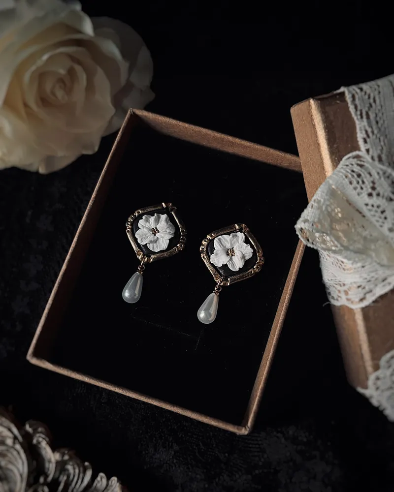 Gothic Earrings with White Flowers Elise — 5