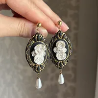 Gothic Earrings with White Roses Roxane 2