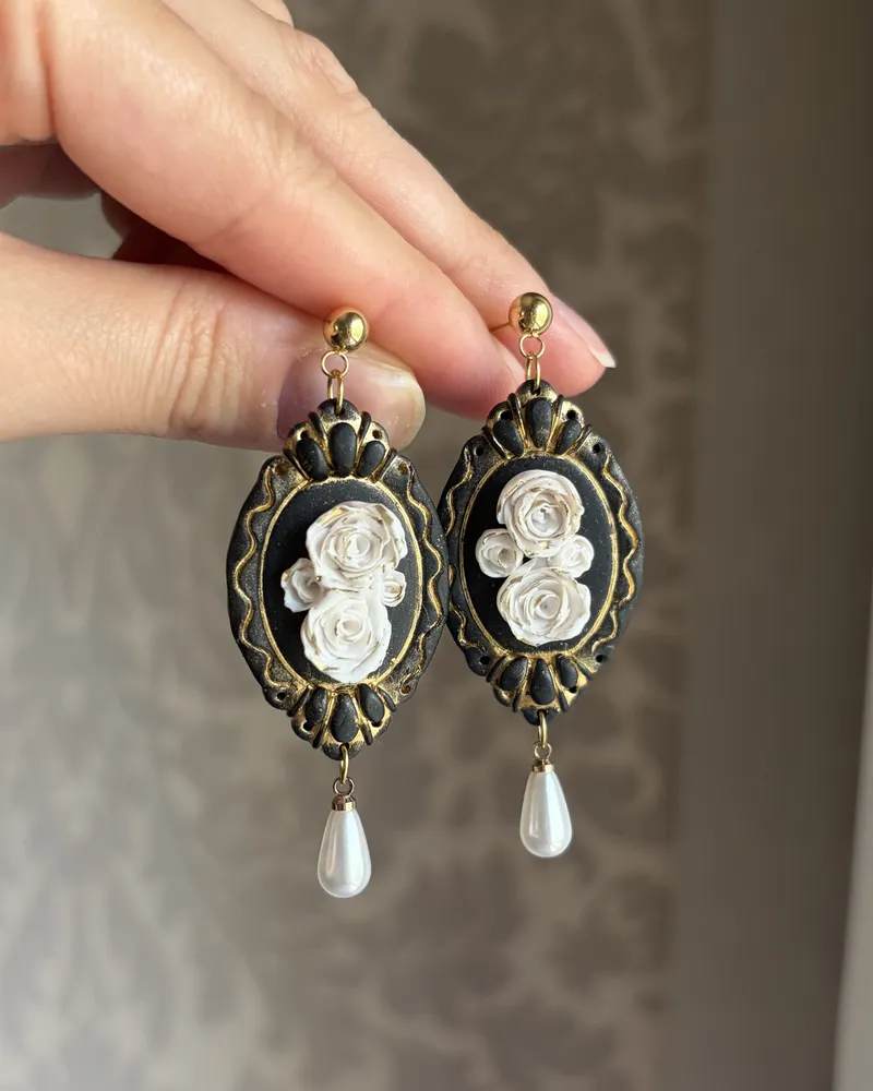 Gothic Earrings with White Roses Roxane — 3