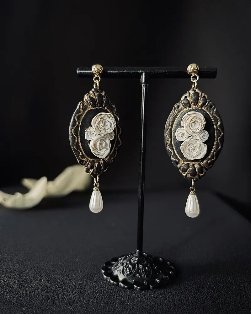 Gothic Earrings with White Roses Roxane — 4
