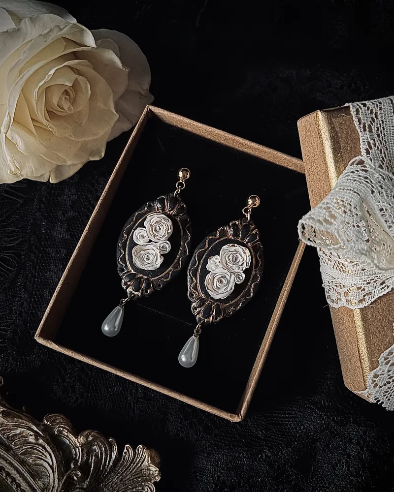 Gothic Earrings with White Roses Roxane — 5
