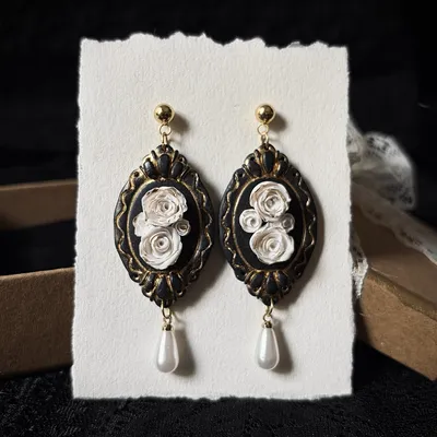 Gothic Earrings with White Roses Roxane