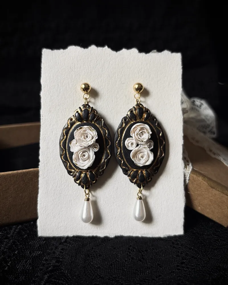 Gothic Earrings with White Roses Roxane — 1