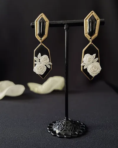 Gothic Earrings with White Roses Estelle — thumbnail 5