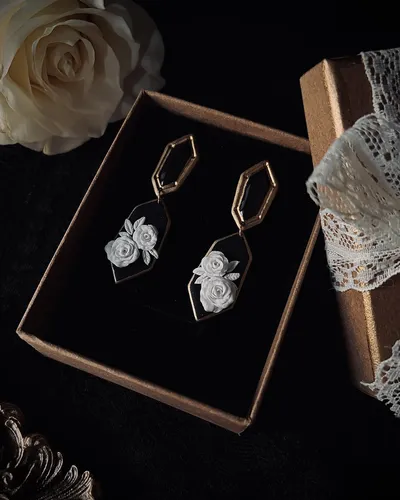 Gothic Earrings with White Roses Estelle — thumbnail 6
