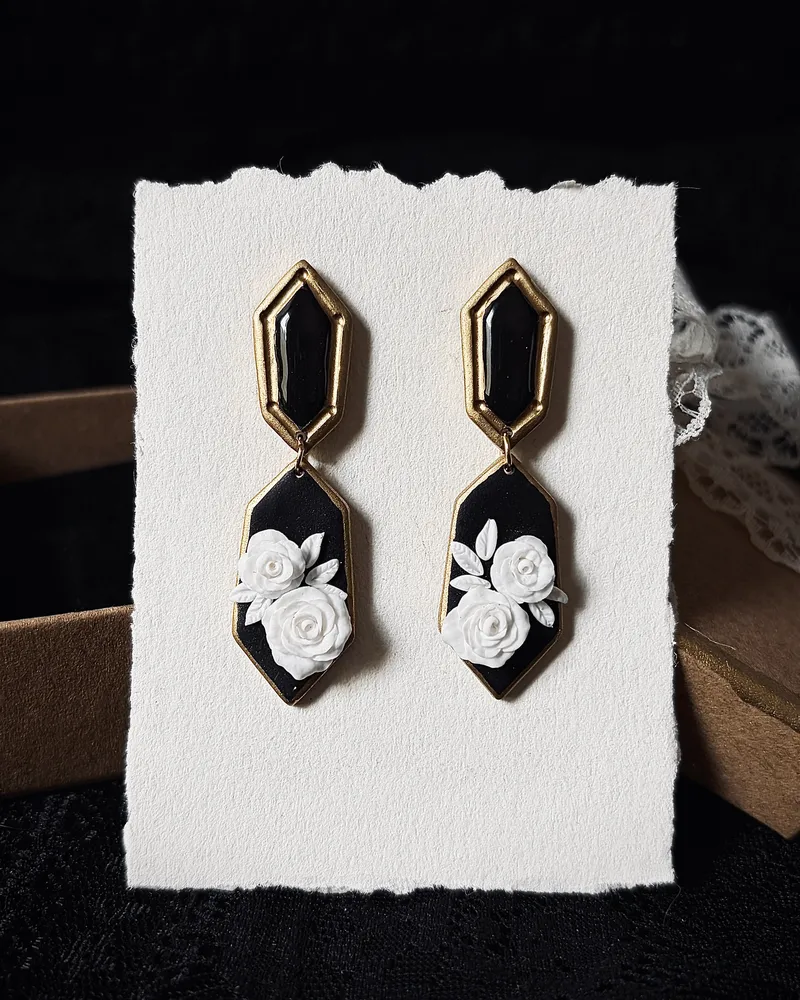 Gothic Earrings with White Roses Estelle — 1