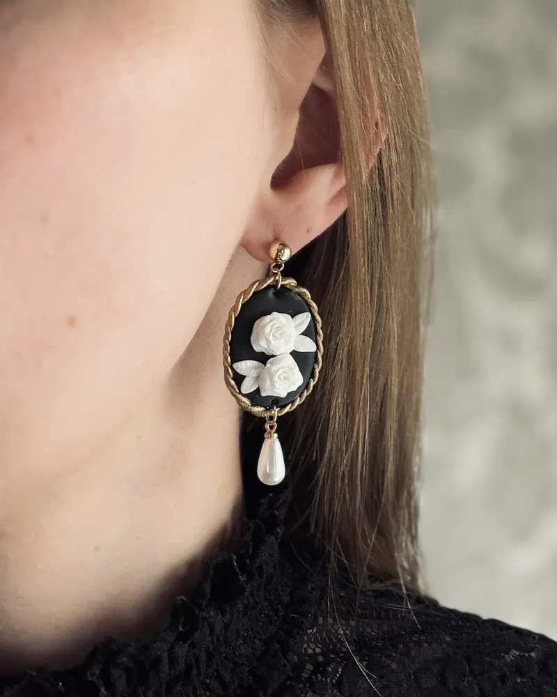 Gothic Earrings with White Roses Florence — 2