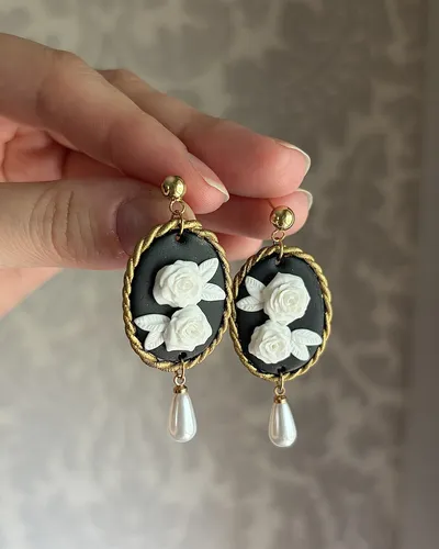 Gothic Earrings with White Roses Florence — thumbnail 3