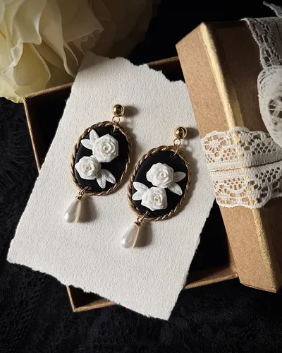 Gothic Earrings with White Roses Florence — thumbnail 4