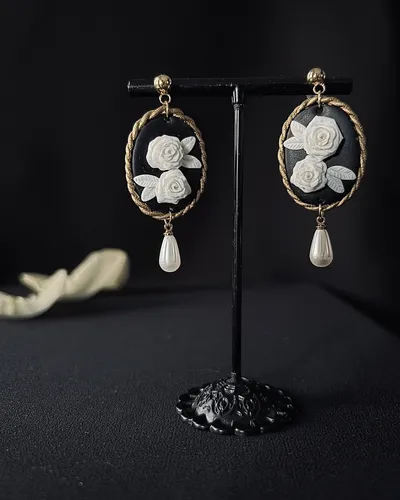 Gothic Earrings with White Roses Florence — thumbnail 5
