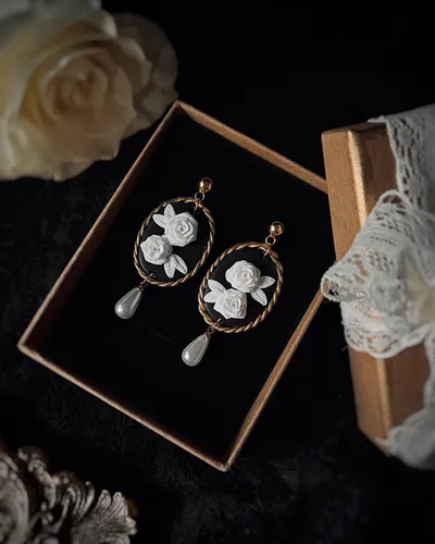 Gothic Earrings with White Roses Florence — thumbnail 6