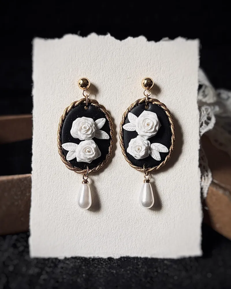Gothic Earrings with White Roses Florence — 1