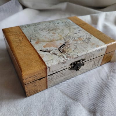 Skrzynka vintage z technicznymi szkicami „Projektant Marzeń”