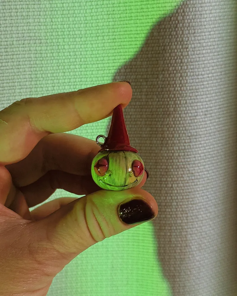 Wisiorek Dynia “Red Wizard” — 1