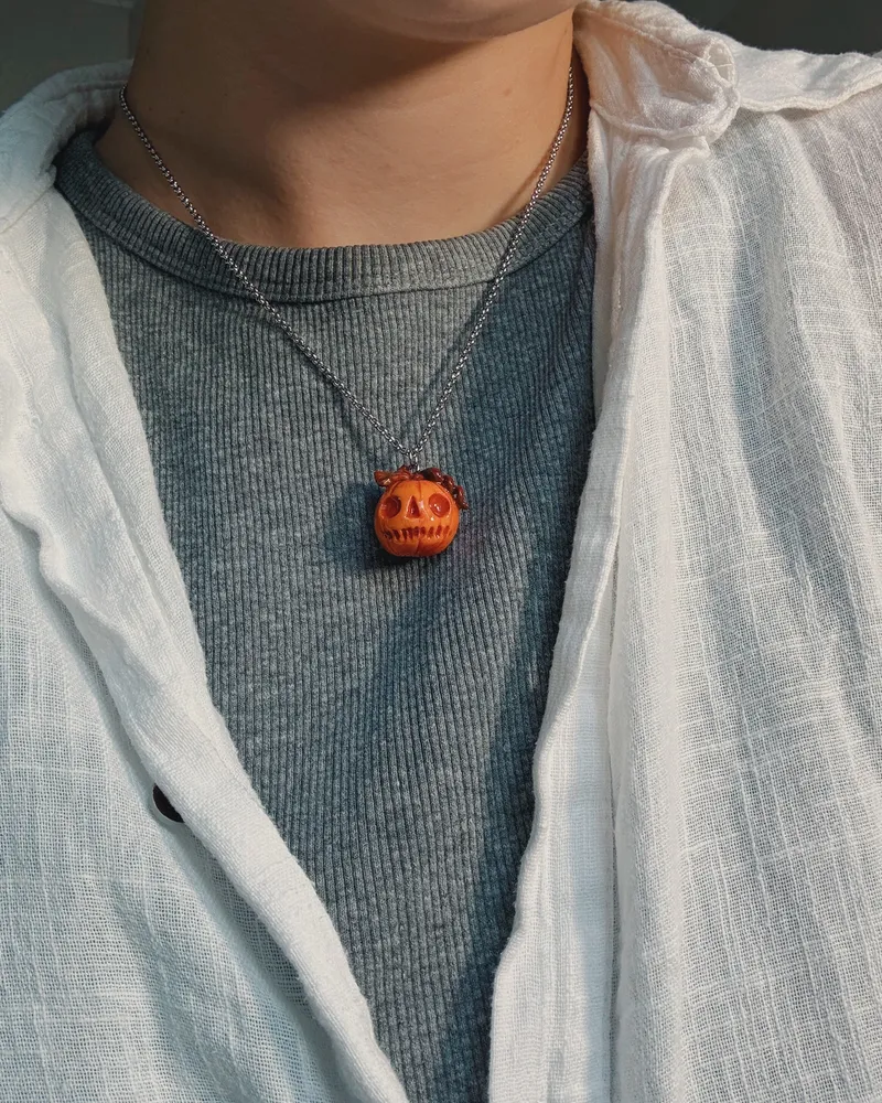 Wisiorek Dynia “Skull — 2
