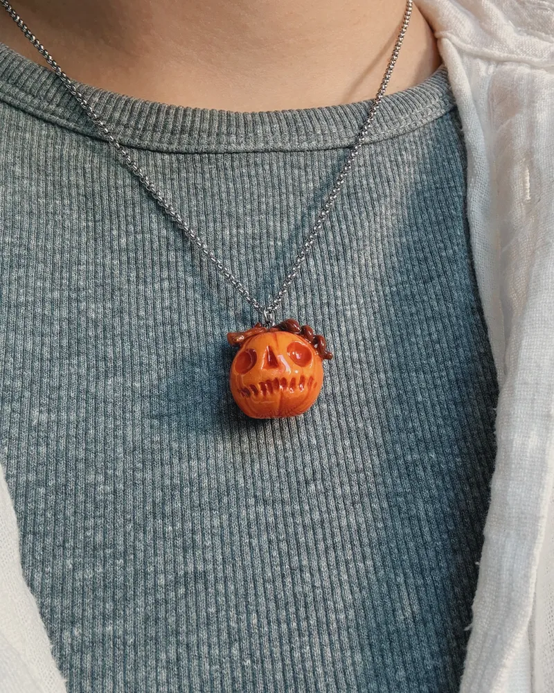 Wisiorek Dynia “Skull — 1