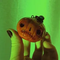 Zawieszka do torebki “Pumpkin Head Hatter” 1