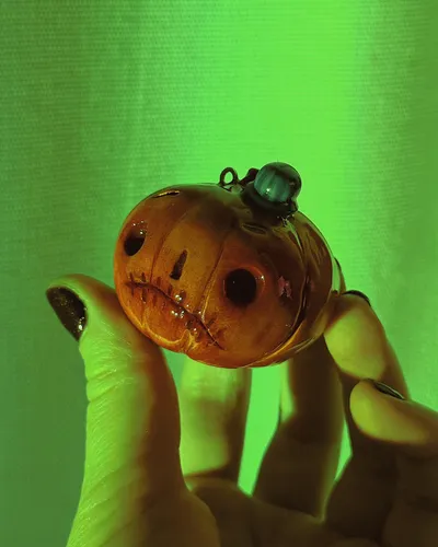 Zawieszka do torebki “Pumpkin Head Hatter” — thumbnail 4