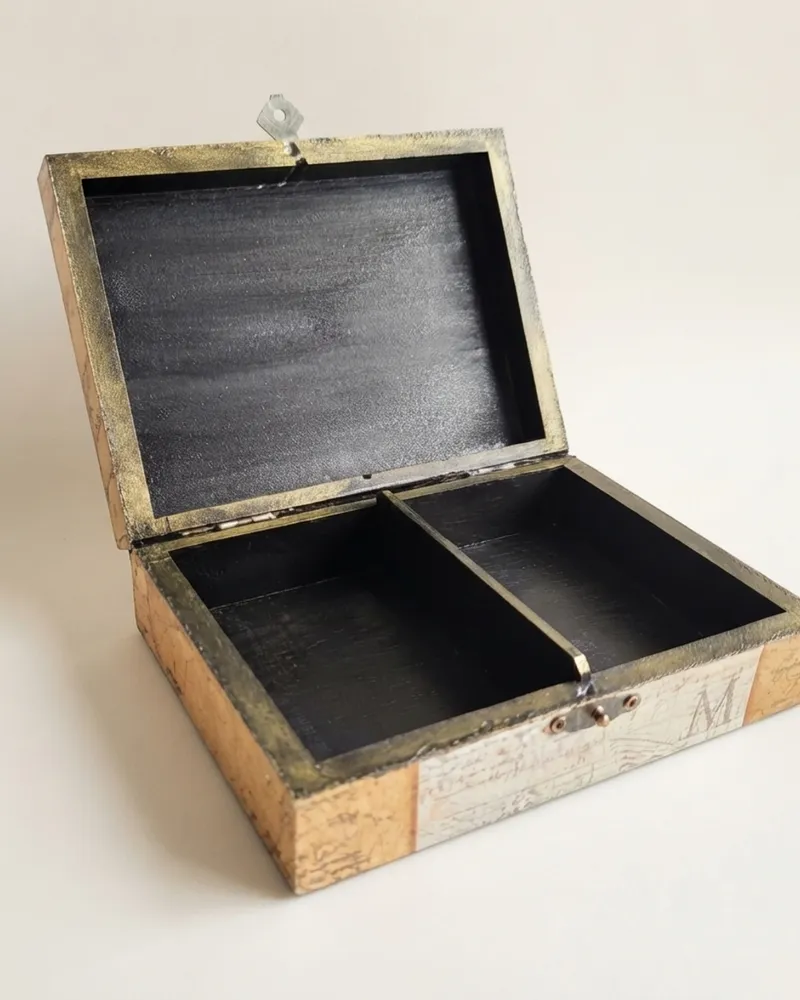 Skrzynka vintage z technicznymi szkicami „Projektant Marzeń” — 2