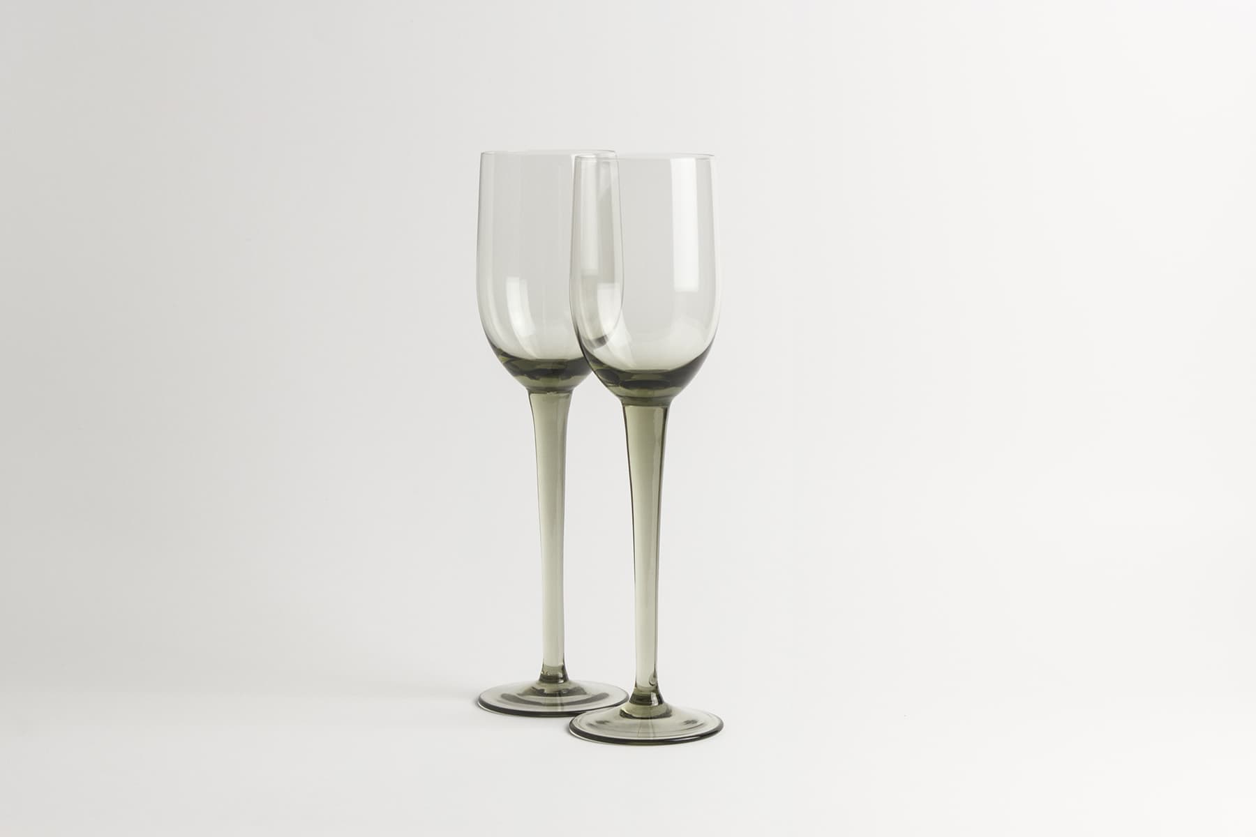 Classic White Wine Glass - Smoky — 1