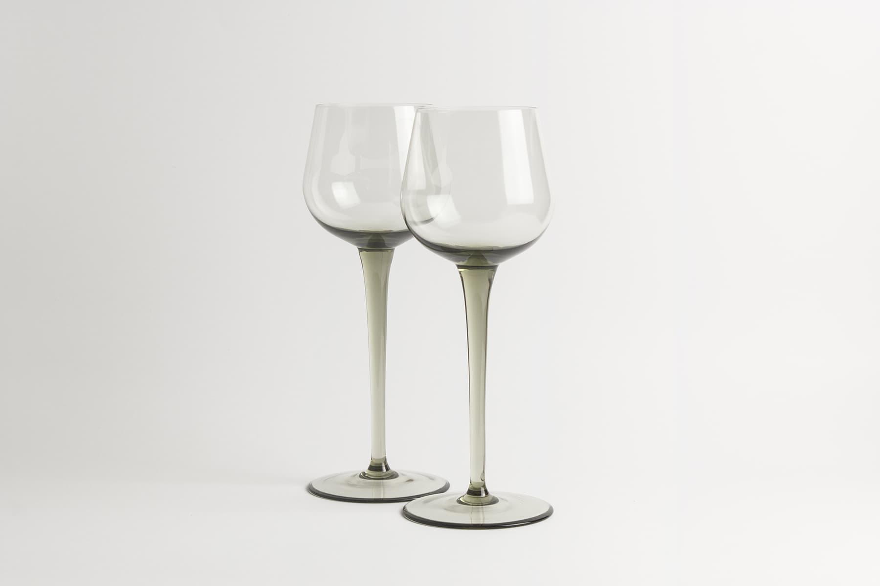 Classic Red Wine Glass - Smoky — 1