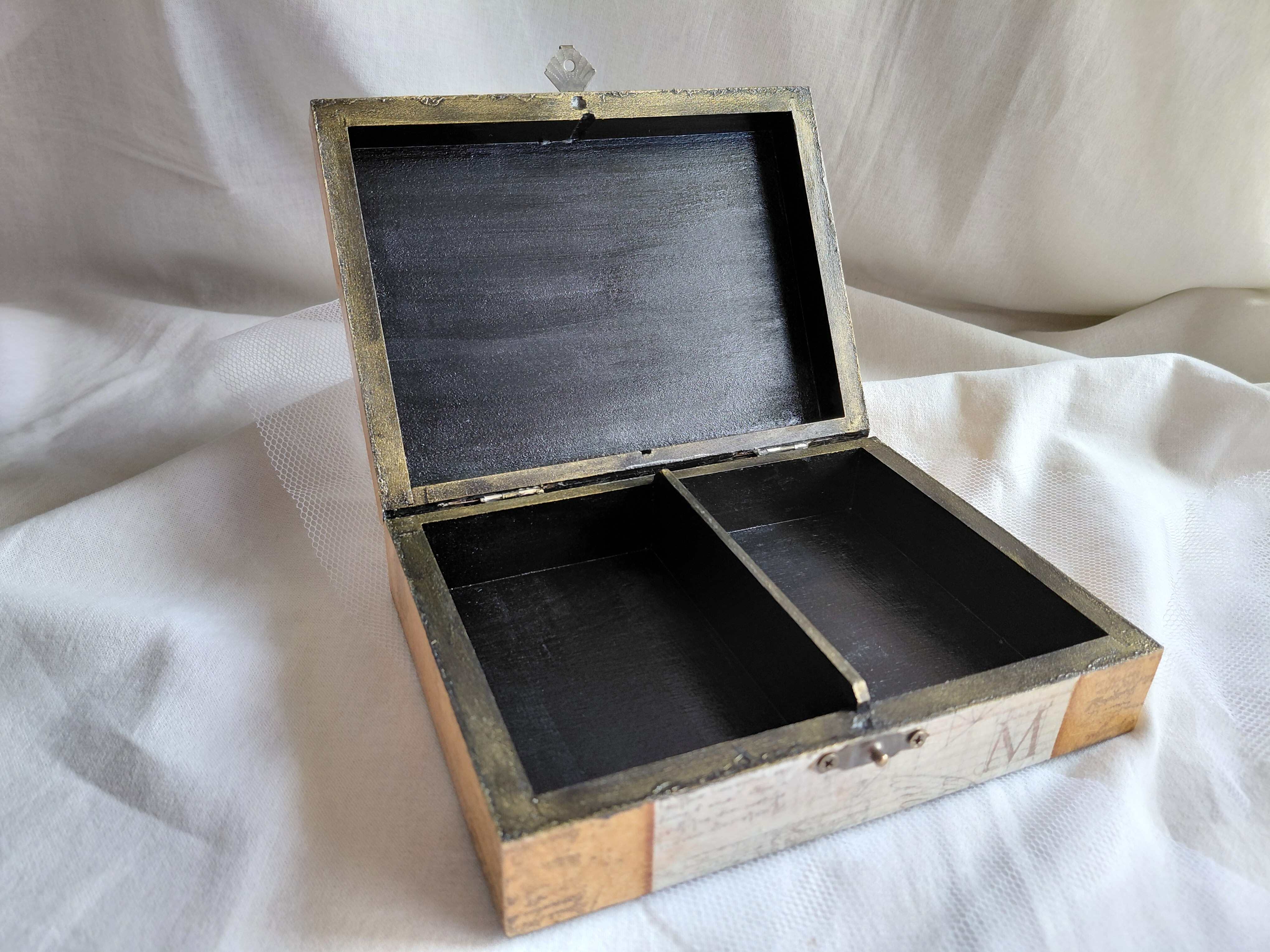 Skrzynka vintage z technicznymi szkicami „Projektant Marzeń” — 3